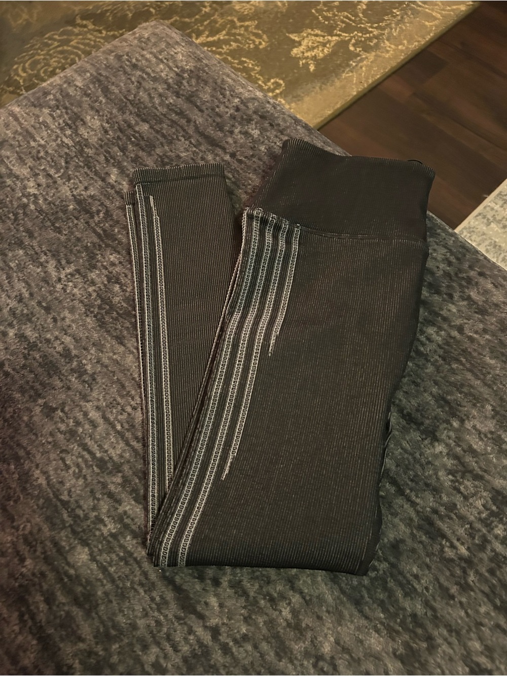 High-Waist Black Leggings with Contrast Stitching